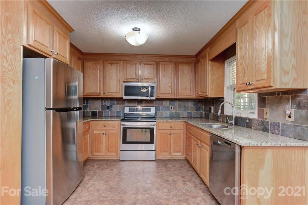 229 Holiday Road Lancaster, SC 29720 - Photo 2 of 31 Gallery Image 2