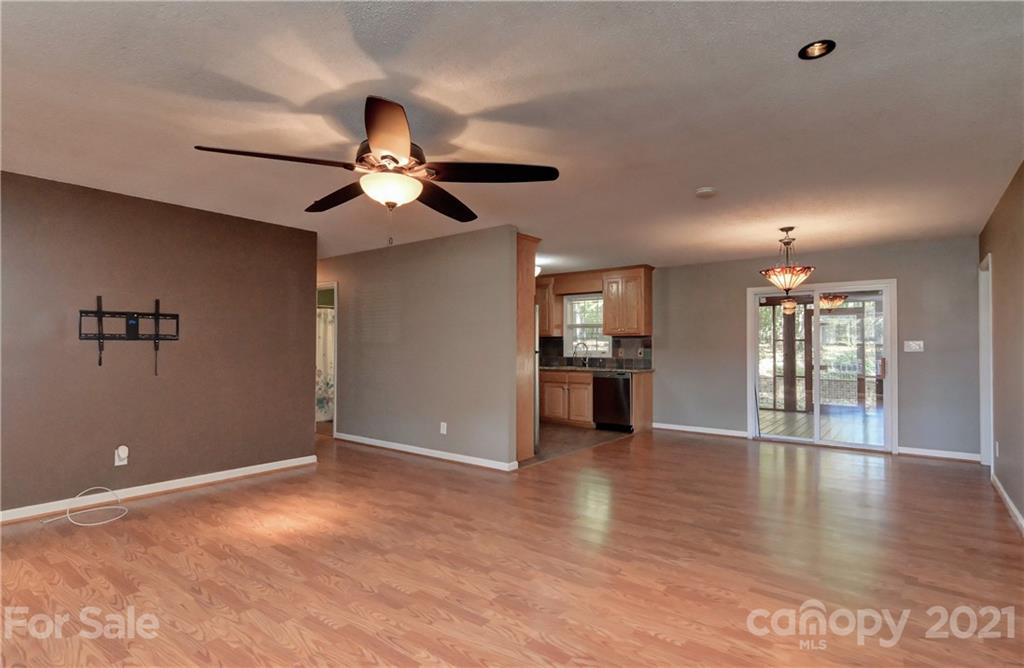 229 Holiday Road Lancaster, SC 29720 - Photo 4 of 31 Gallery Image 4