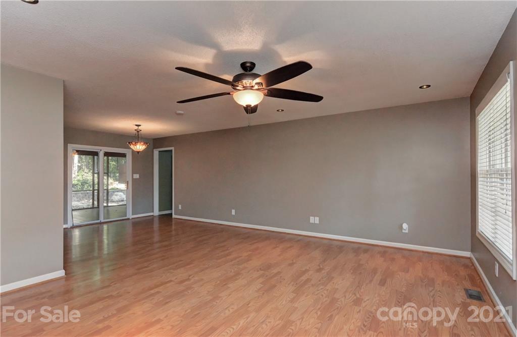 229 Holiday Road Lancaster, SC 29720 - Photo 5 of 31 Gallery Image 5