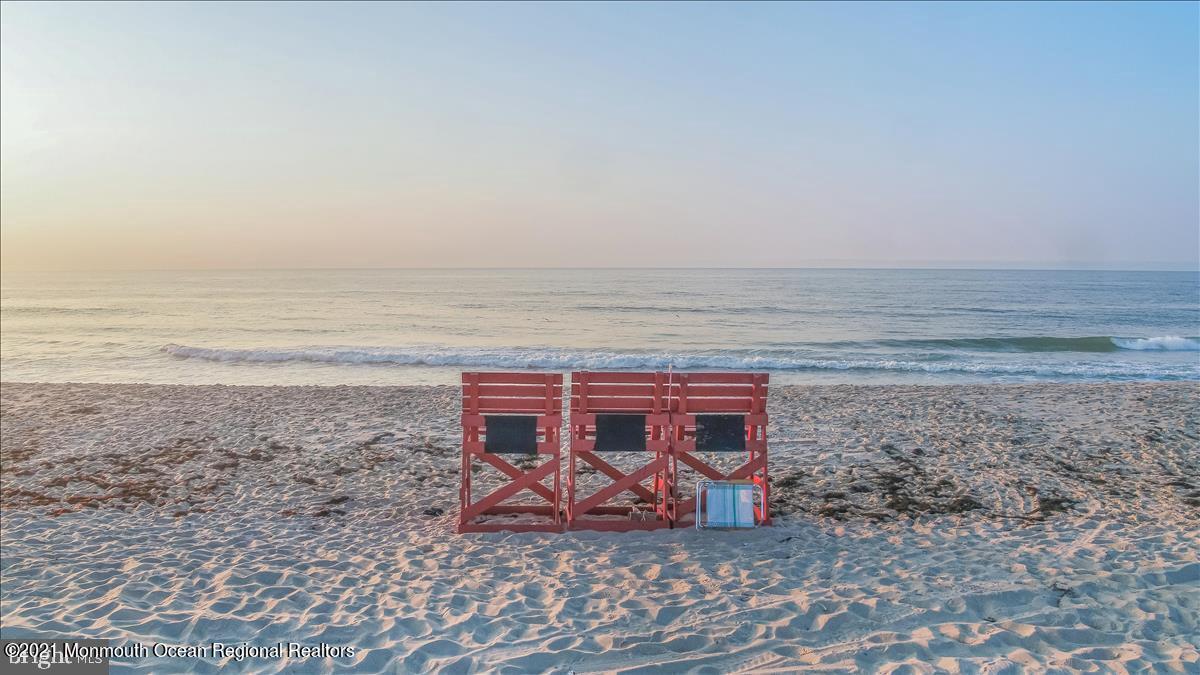 125 31st Street Ship Bottom, NJ 08008 - Photo 3 of 43 lbi beach chairs