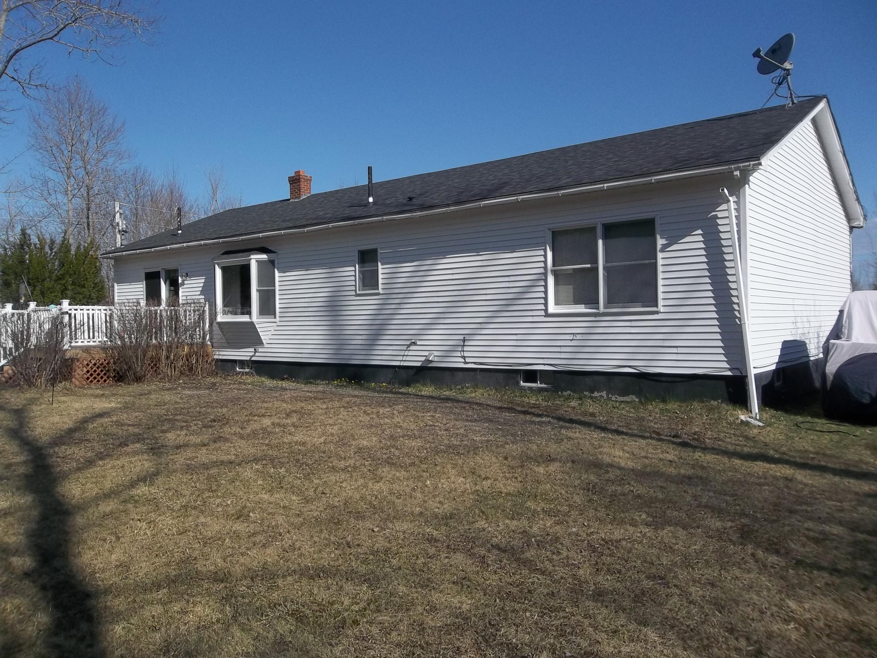 42 Spruce Street Calais, ME 04619 - Photo 5 of 34 100_0658