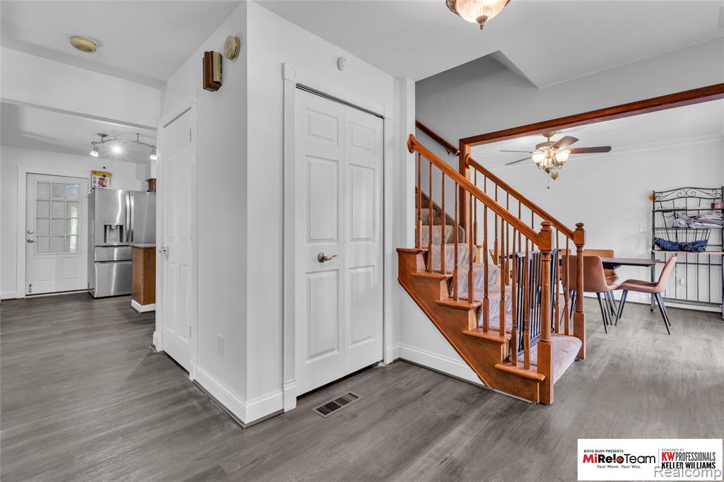 9844 Pine Knob Road Clarkston, MI 48348 - Photo 5 of 38
