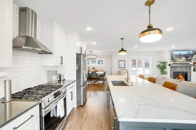 $649,900 | 25-15 Waseca Avenue, Tonka Bay, MN 55331