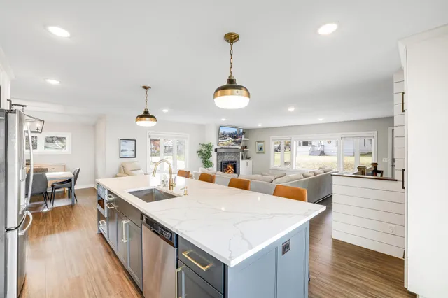 $649,900 | 25-15 Waseca Avenue, Tonka Bay, MN 55331