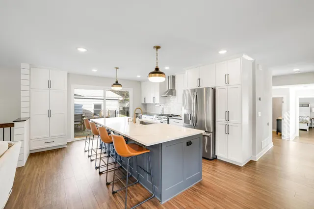 $649,900 | 25-15 Waseca Avenue, Tonka Bay, MN 55331