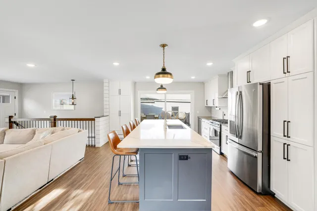 $649,900 | 25-15 Waseca Avenue, Tonka Bay, MN 55331