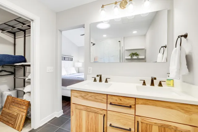 $649,900 | 25-15 Waseca Avenue, Tonka Bay, MN 55331