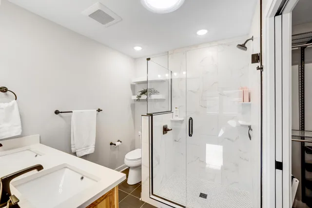 $649,900 | 25-15 Waseca Avenue, Tonka Bay, MN 55331