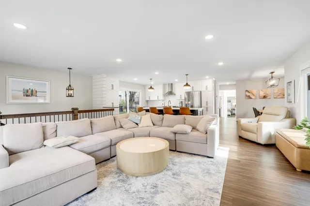 $649,900 | 25-15 Waseca Avenue, Tonka Bay, MN 55331