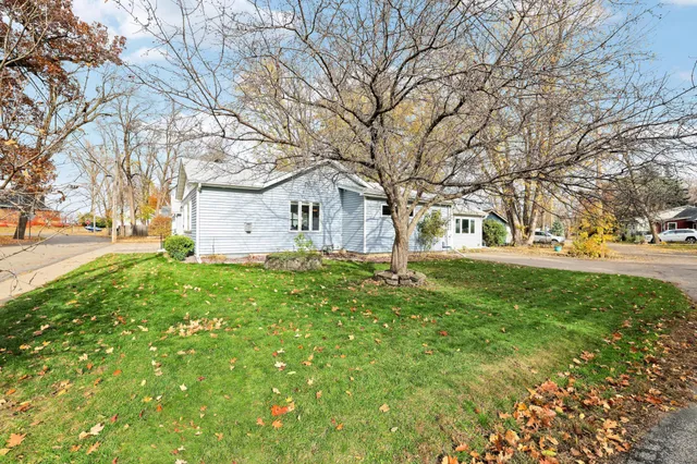 $649,900 | 25-15 Waseca Avenue, Tonka Bay, MN 55331