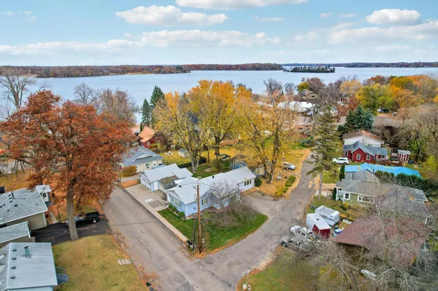 $649,900 | 25-15 Waseca Avenue, Tonka Bay, MN 55331