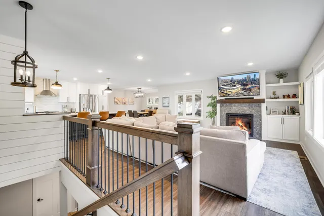 $649,900 | 25-15 Waseca Avenue, Tonka Bay, MN 55331