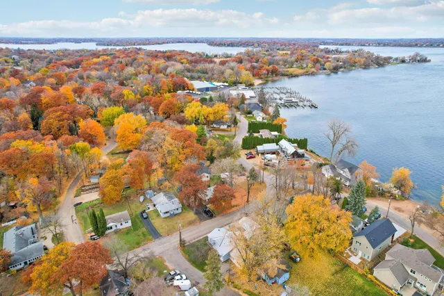 $649,900 | 25-15 Waseca Avenue, Tonka Bay, MN 55331