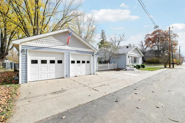 $649,900 | 25-15 Waseca Avenue, Tonka Bay, MN 55331