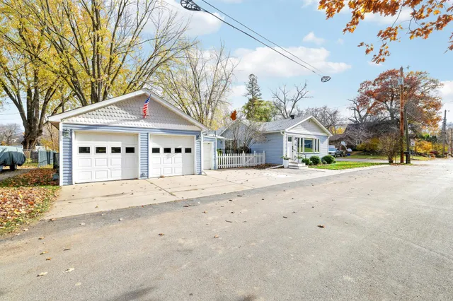 $649,900 | 25-15 Waseca Avenue, Tonka Bay, MN 55331