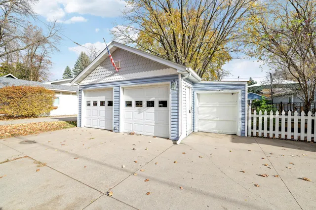 $649,900 | 25-15 Waseca Avenue, Tonka Bay, MN 55331