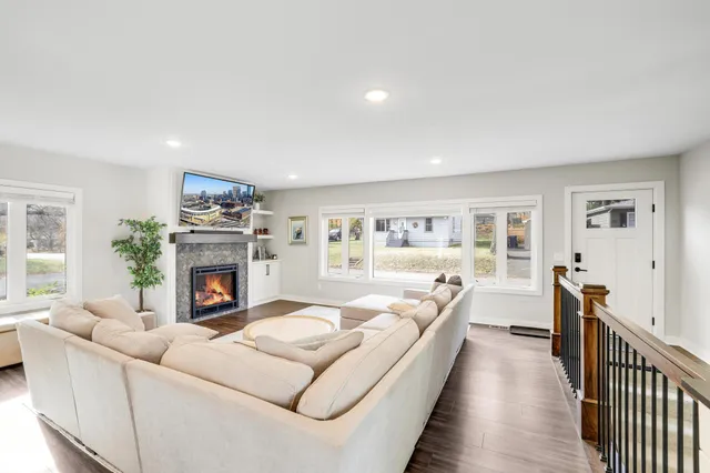 $649,900 | 25-15 Waseca Avenue, Tonka Bay, MN 55331