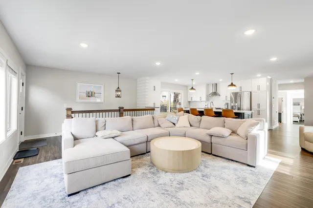 $649,900 | 25-15 Waseca Avenue, Tonka Bay, MN 55331