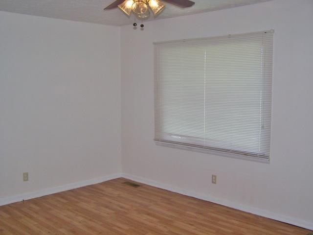 1426 Post Road Rock Island, TN 38581 - Photo 6 of 12 Living room