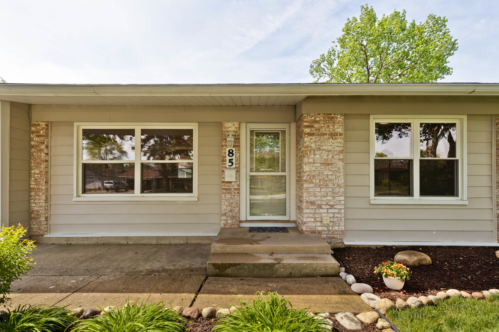 85 Kendal Road Elk Grove Village, IL 60007 - Photo 3 of 25