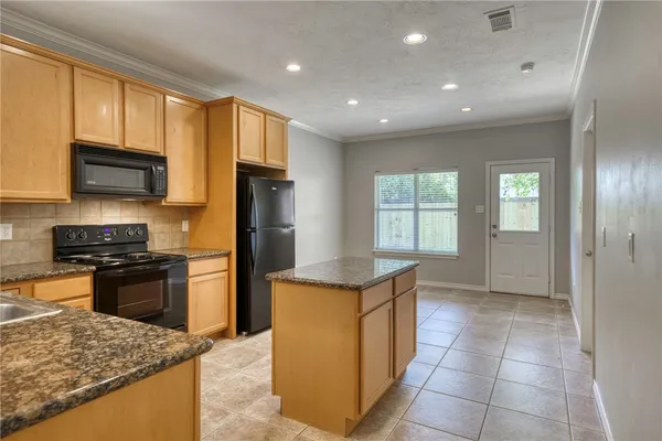 $2,325 | 201 Richards Street, Unit A, College Station, TX 77840