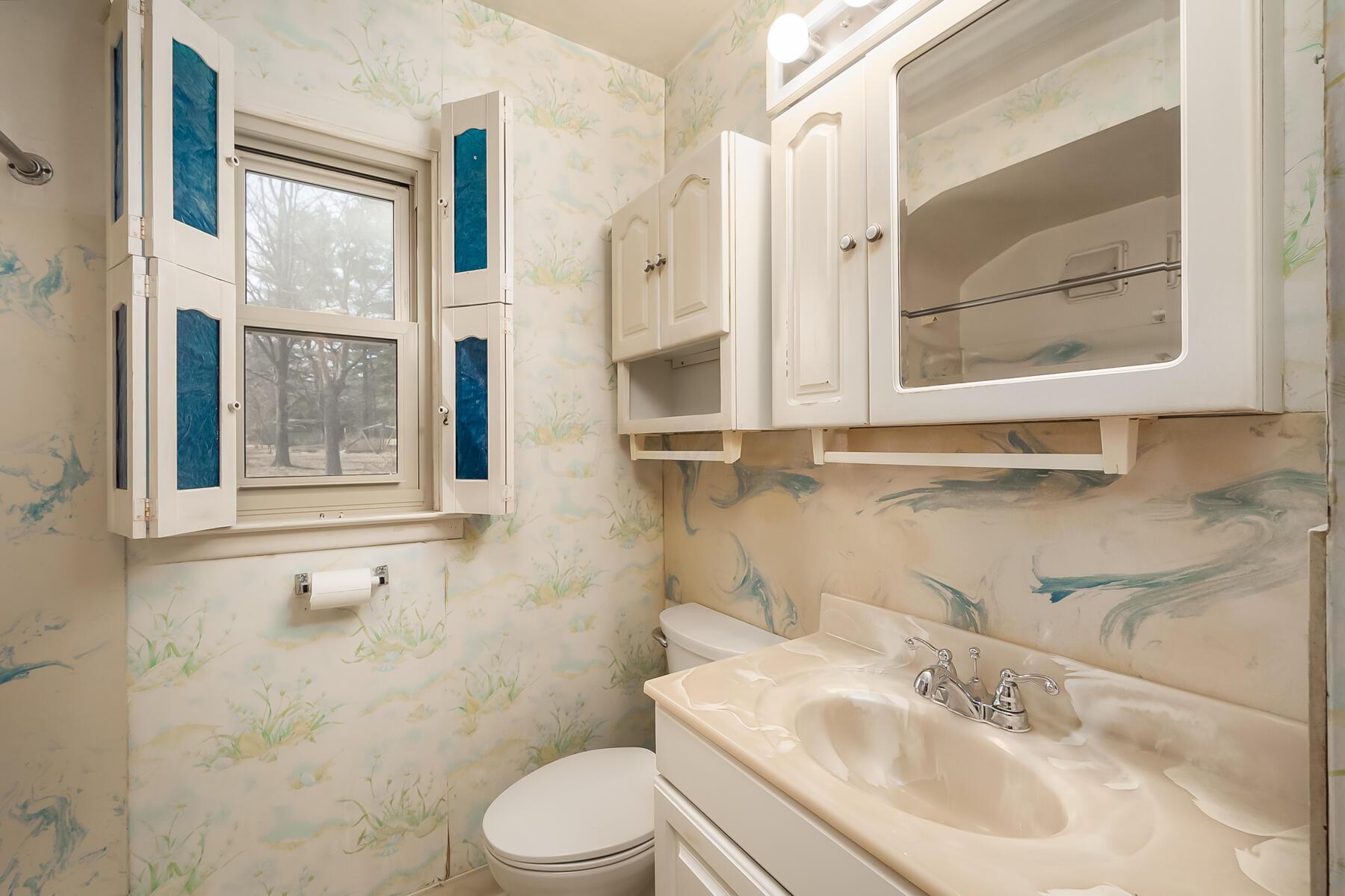 5511 Linworth Road Columbus, OH 43235 - Photo 32 of 56 Bath