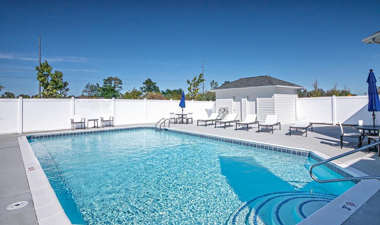 906 Sailors Way Street St. Joseph, MI 49085 - Photo 15 of 16 Pool pic