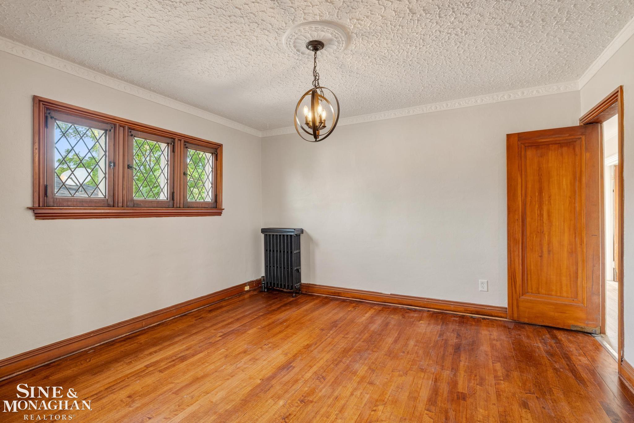 604 Alter Road, Unit 2 Detroit, MI 48215 - Photo 8 of 19 50223282-ab1699e0-3d40-41fc-9be3-8ce799d45317.JPG