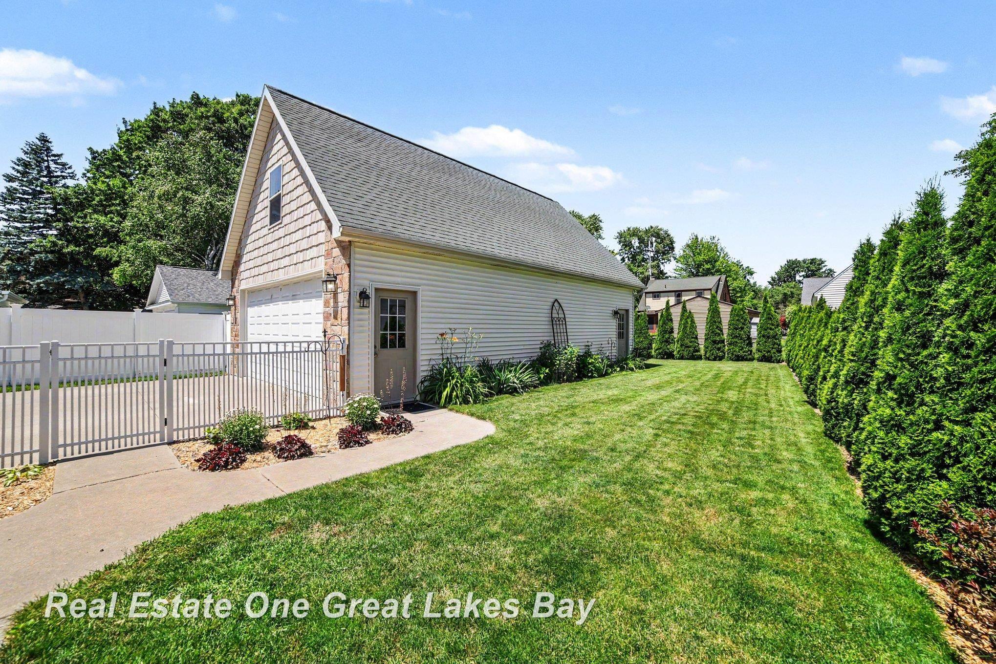 2107 10th Street Bay City, MI 48708 - Photo 24 of 31