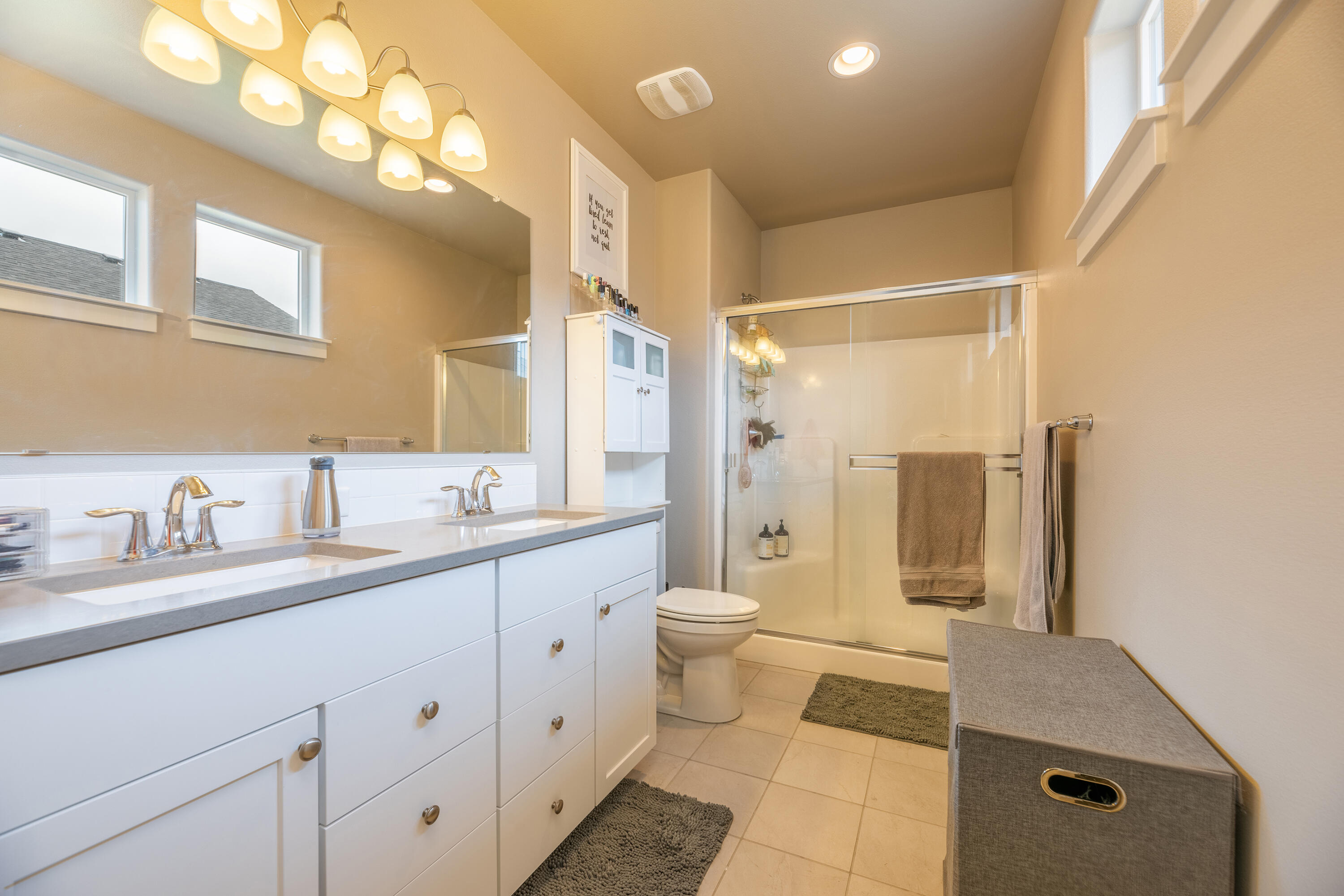 20701 Kilbourne Loop Bend, OR 97701 - Photo 25 of 37 Primary Bathroom