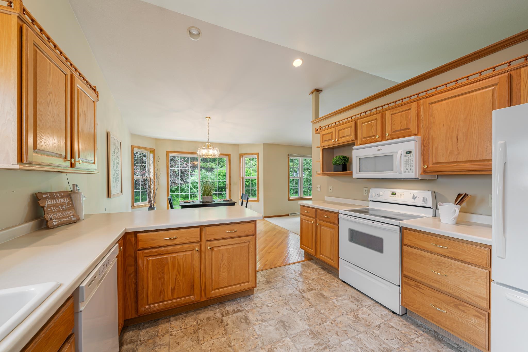 1424 East Keystone Lane Appleton, WI 54913 - Photo 4 of 50