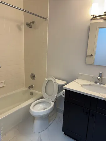 $4,200 | 2 Bay Club Drive, Unit PHC | Bay Terrace