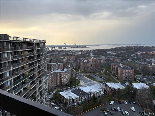 $4,200 | 2 Bay Club Drive, Unit PHC | Bay Terrace