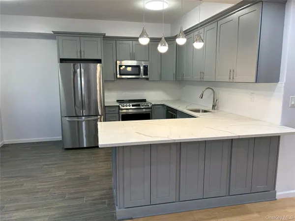 $4,200 | 2 Bay Club Drive, Unit PHC | Bay Terrace