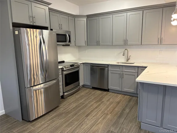 $4,200 | 2 Bay Club Drive, Unit PHC | Bay Terrace