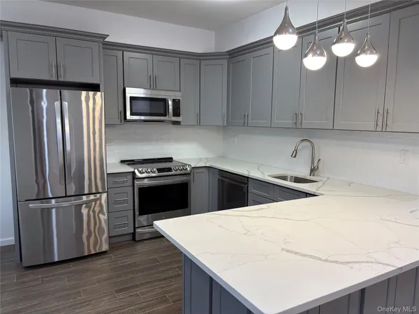 $4,200 | 2 Bay Club Drive, Unit PHC | Bay Terrace