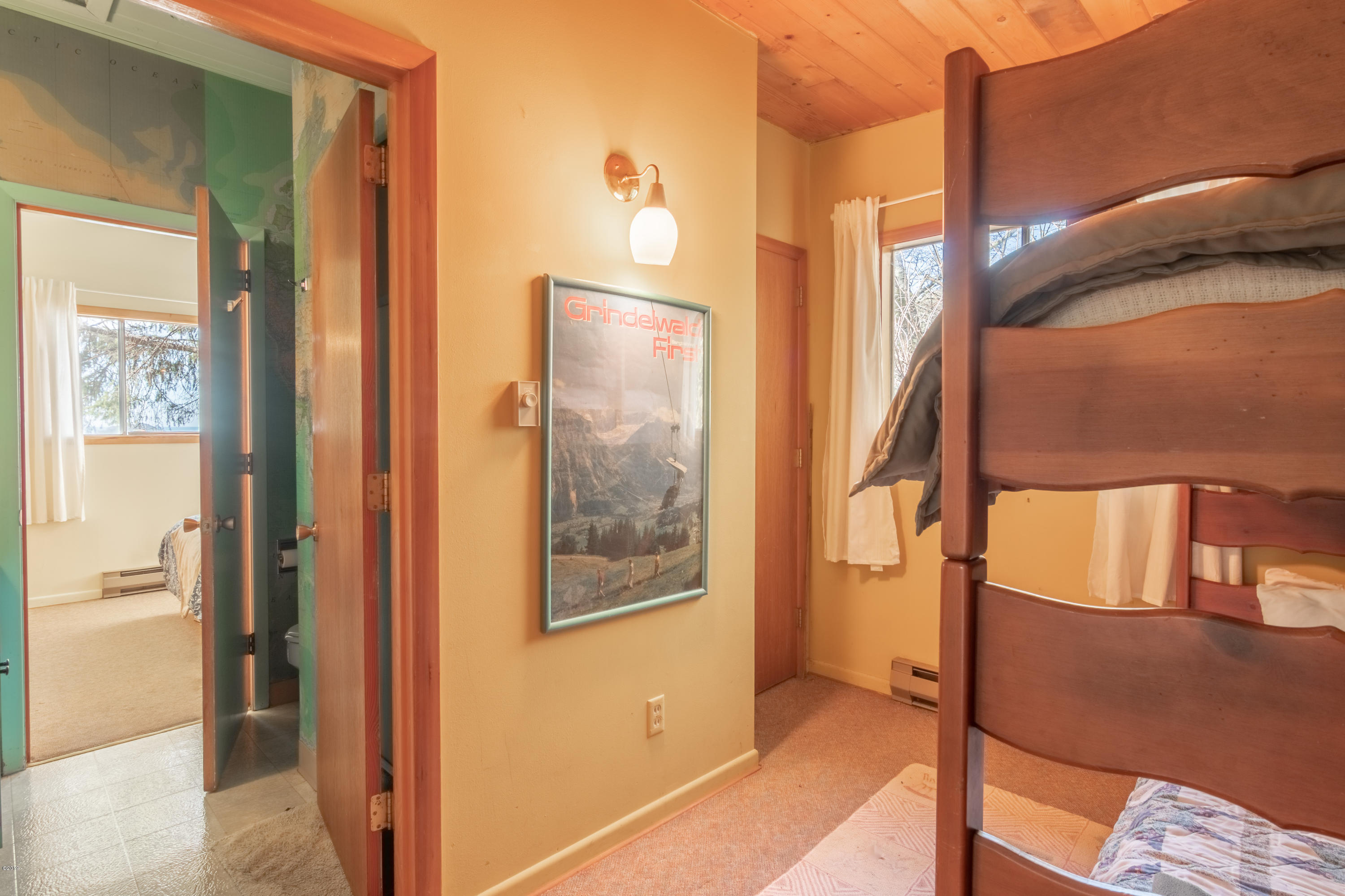 2530 Savage Road Otis, OR 97368 - Photo 21 of 30 Guest bedroom