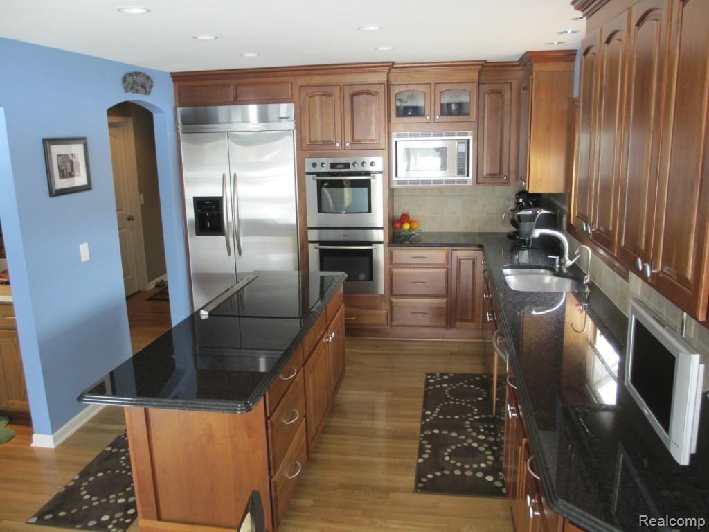 336 Oakbridge Drive Rochester, MI 48306 - Photo 2 of 6 IMG_0576.jpg