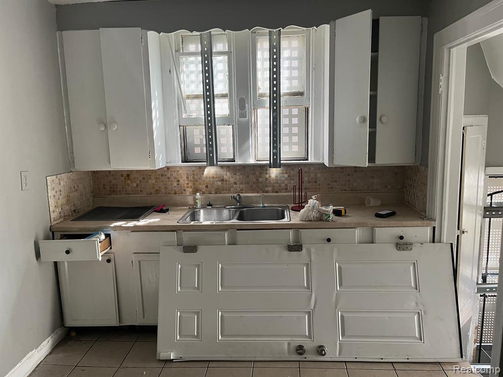 9164 Harvard Road Detroit, MI 48224 - Photo 5 of 11