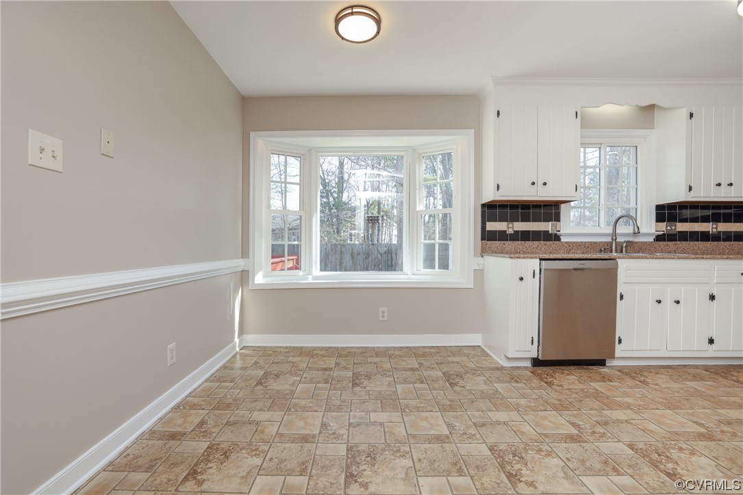 13802 Garrison Pl Drive Midlothian, VA 23112 - Photo 11 of 47 a view of kitchen with wooden floor and electronic appliances