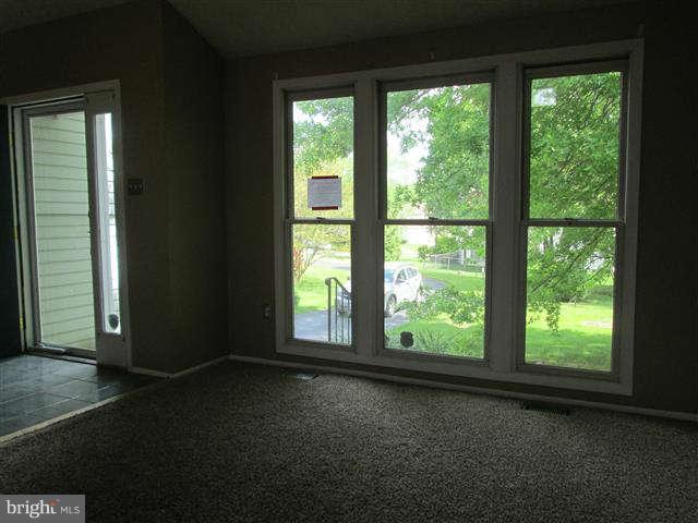 4615 Panacea Road Baltimore, MD 21208 - Photo 3 of 21 Living Room