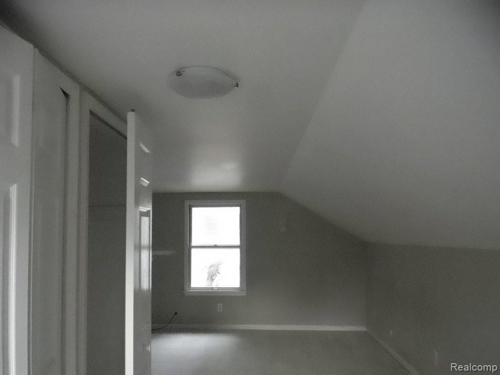 731 Menominee Road Pontiac, MI 48341 - Photo 8 of 10 FINISHED UPPER LEVEL
