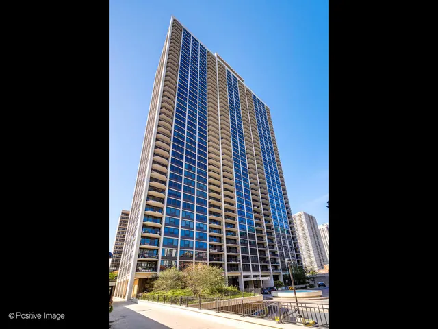 $329,000 | 1560 North Sandburg Terrace, Unit 1609J, Chicago, IL 60610