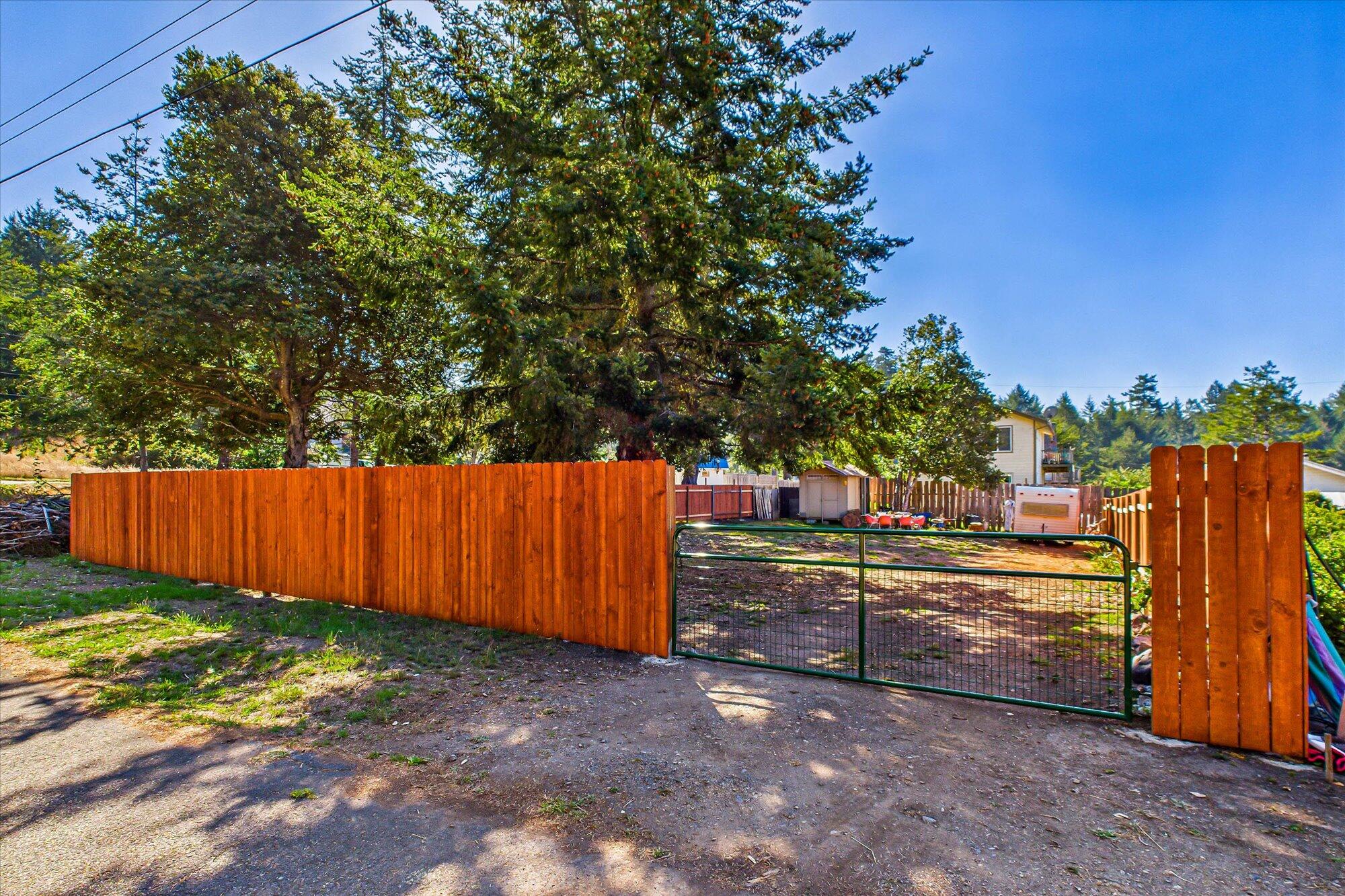 199 Spring Road Whitethorn, CA 95589 - Photo 35 of 37