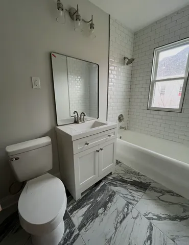 $2,000 | 267 Grandview Terrace, Hartford, CT 06114