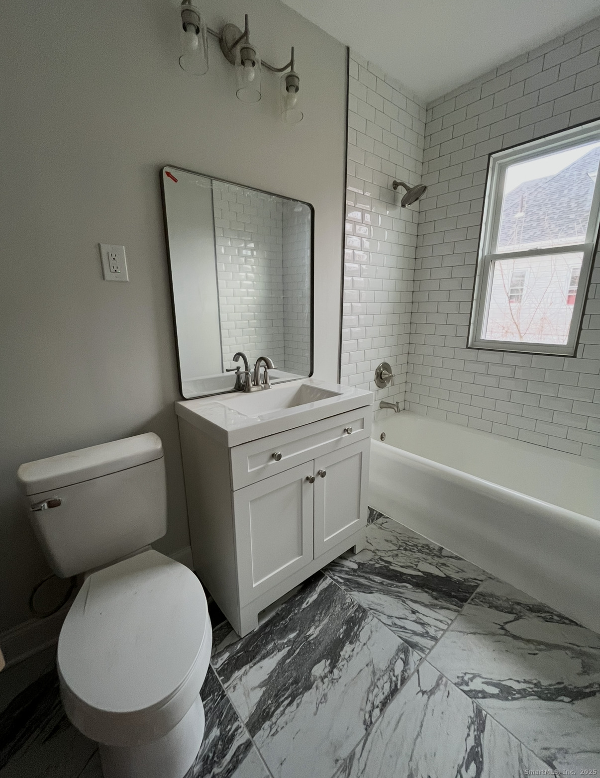 267 Grandview Terrace Hartford, CT 06114 - Photo 5 of 11