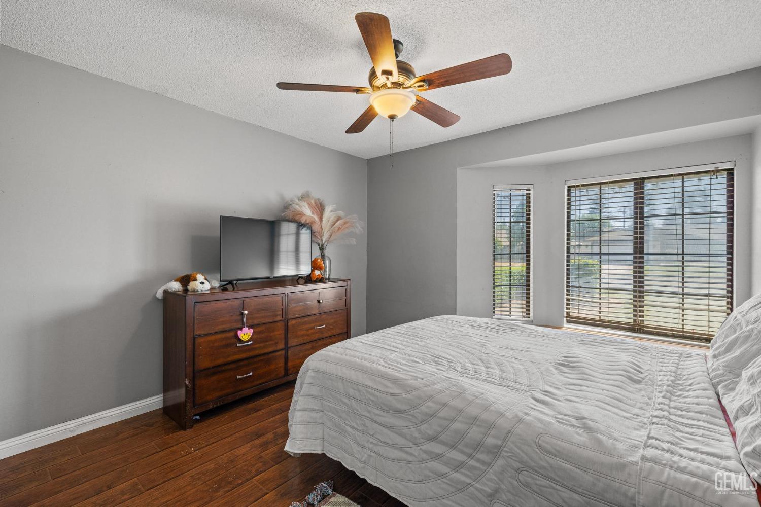 Undisclosed Address Bakersfield, CA 93311 - Photo 32 of 40 a bedroom with a bed and a dresser