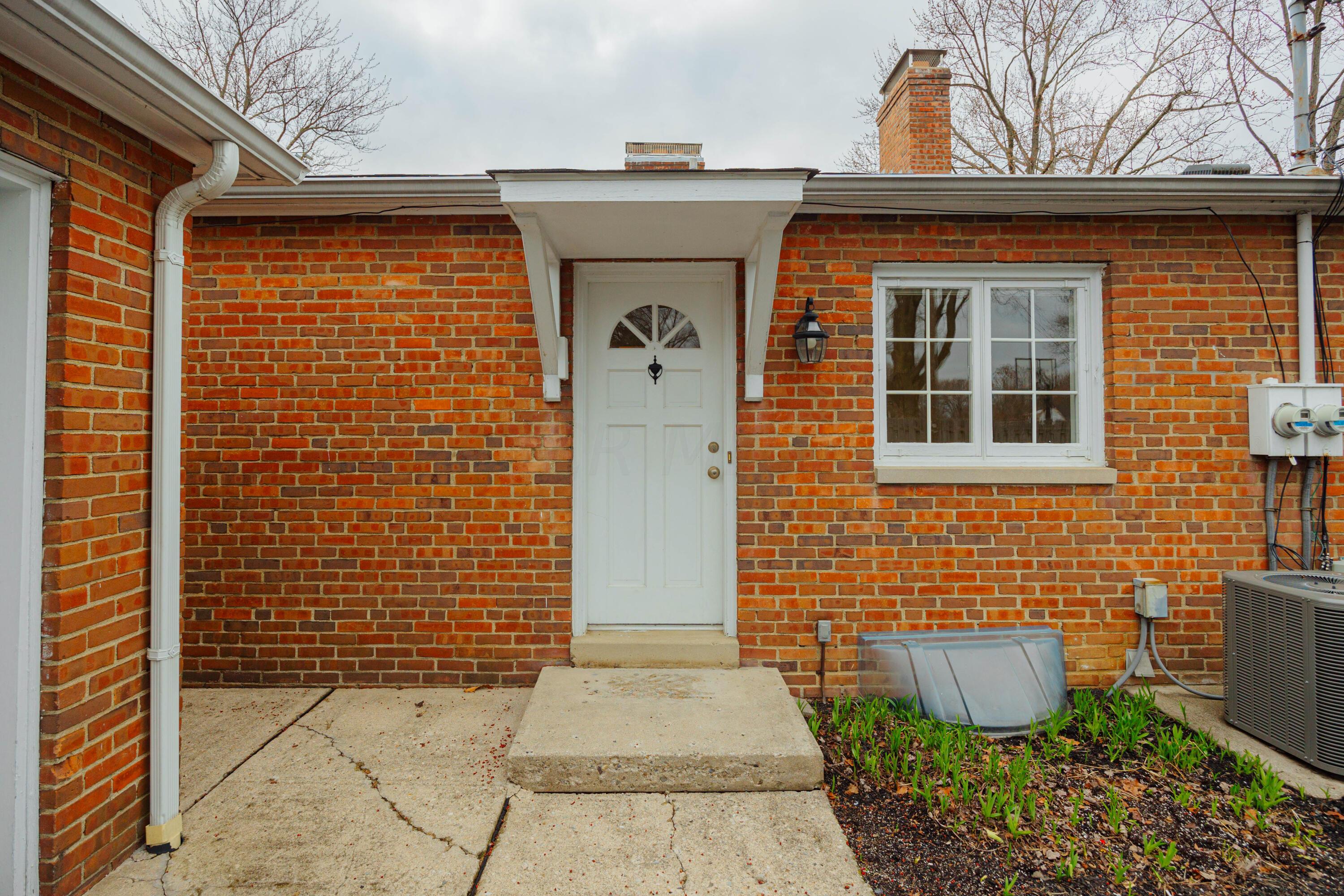 1515 Zollinger Road Columbus, OH 43221 - Photo 39 of 40 Side Entrance