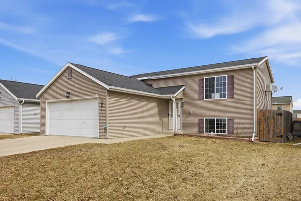 $279,900 | 1841 13th Street East, West Fargo, ND 58078