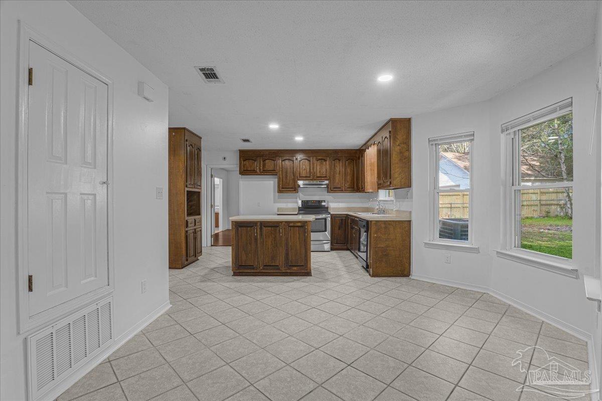 5704 Janet Street Milton, FL 32570 - Photo 7 of 30